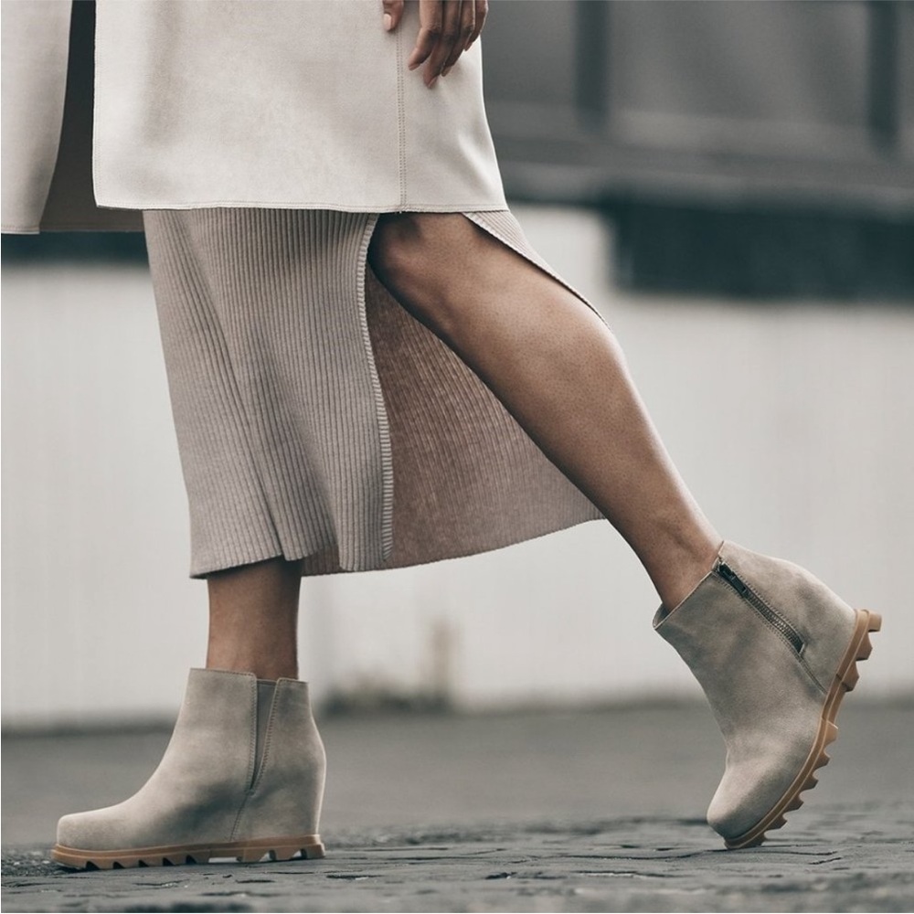 JOAN OF ARCTIC™ WEDGE III ZIP BOOTIE - OMEGA TAUPE size 8 tan